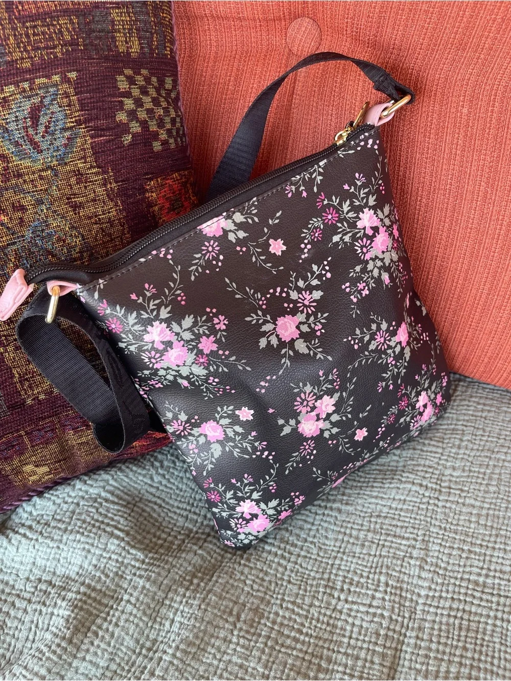 Betsey Johnson Black Pink Floral Crossbody Bag – Like New